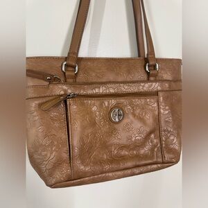 Giani Bernini Beige Handbag Floral Embossed Pebble Medium Size Shoulder & Cross